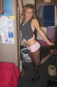Amateur Gal In Her Stockings